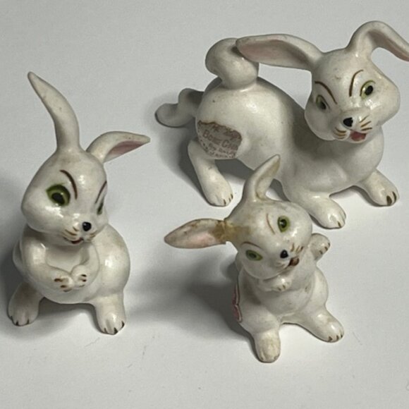 VTG 3 Miniature Rabbits Bone China Figurines White w/Green Eyes 2" Japan - Picture 3 of 15